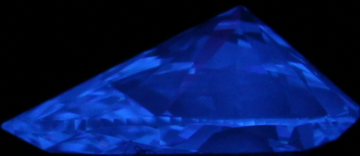 0.75-Carat  E VVS1 Ideal Pear Diamond